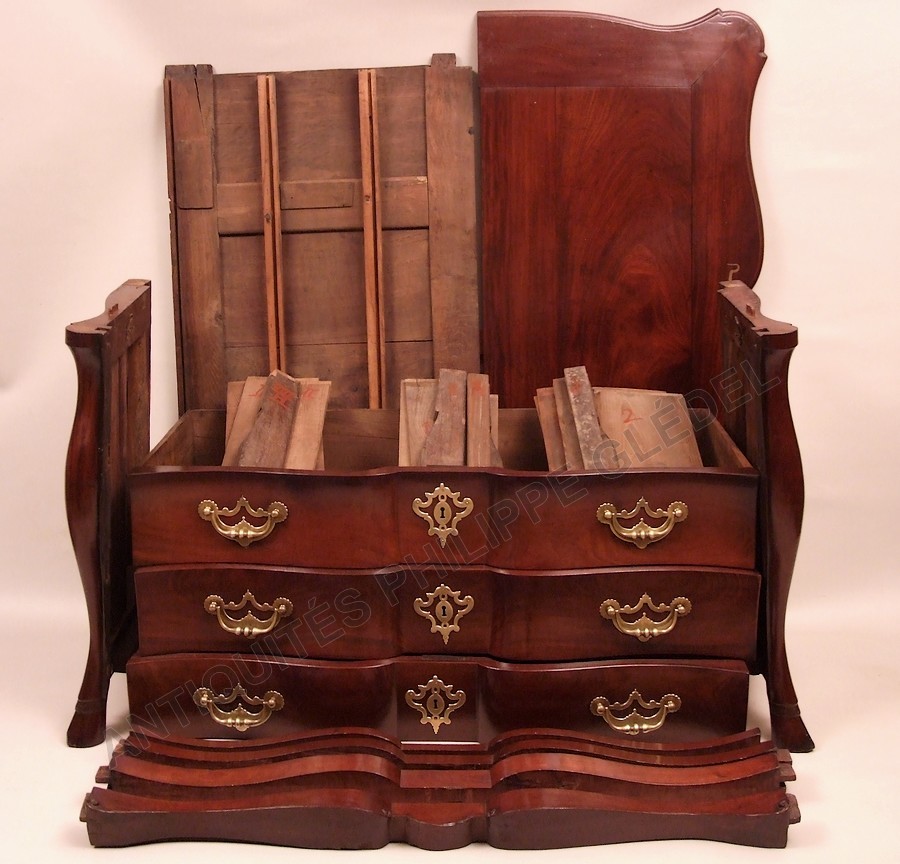 Commode malouine de voyage entièrement démontée en éléments